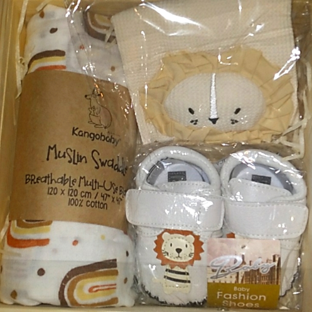 Baby Shower Gift Set - Picture 2 of 3